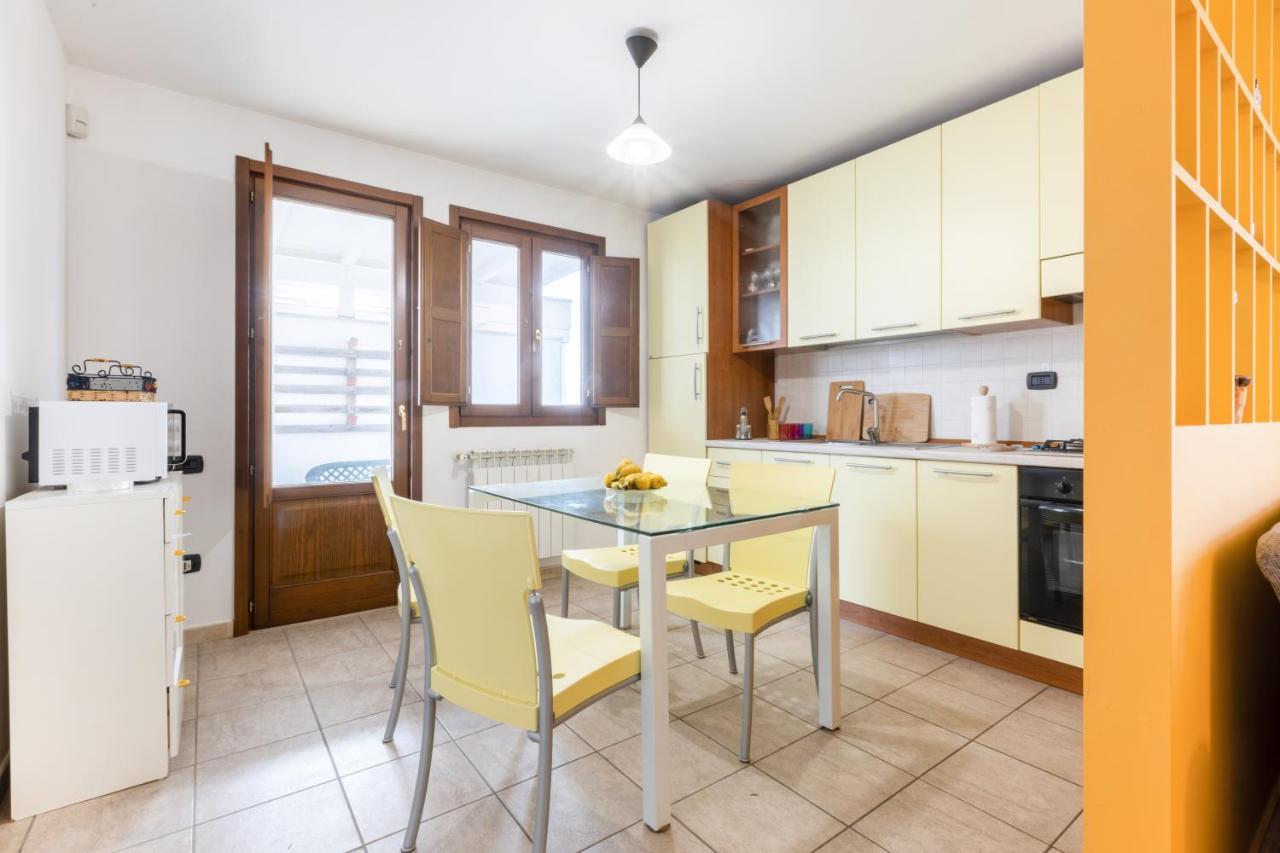Апартаменты Lecce Colorful Flat With Terrace & Parking Экстерьер фото