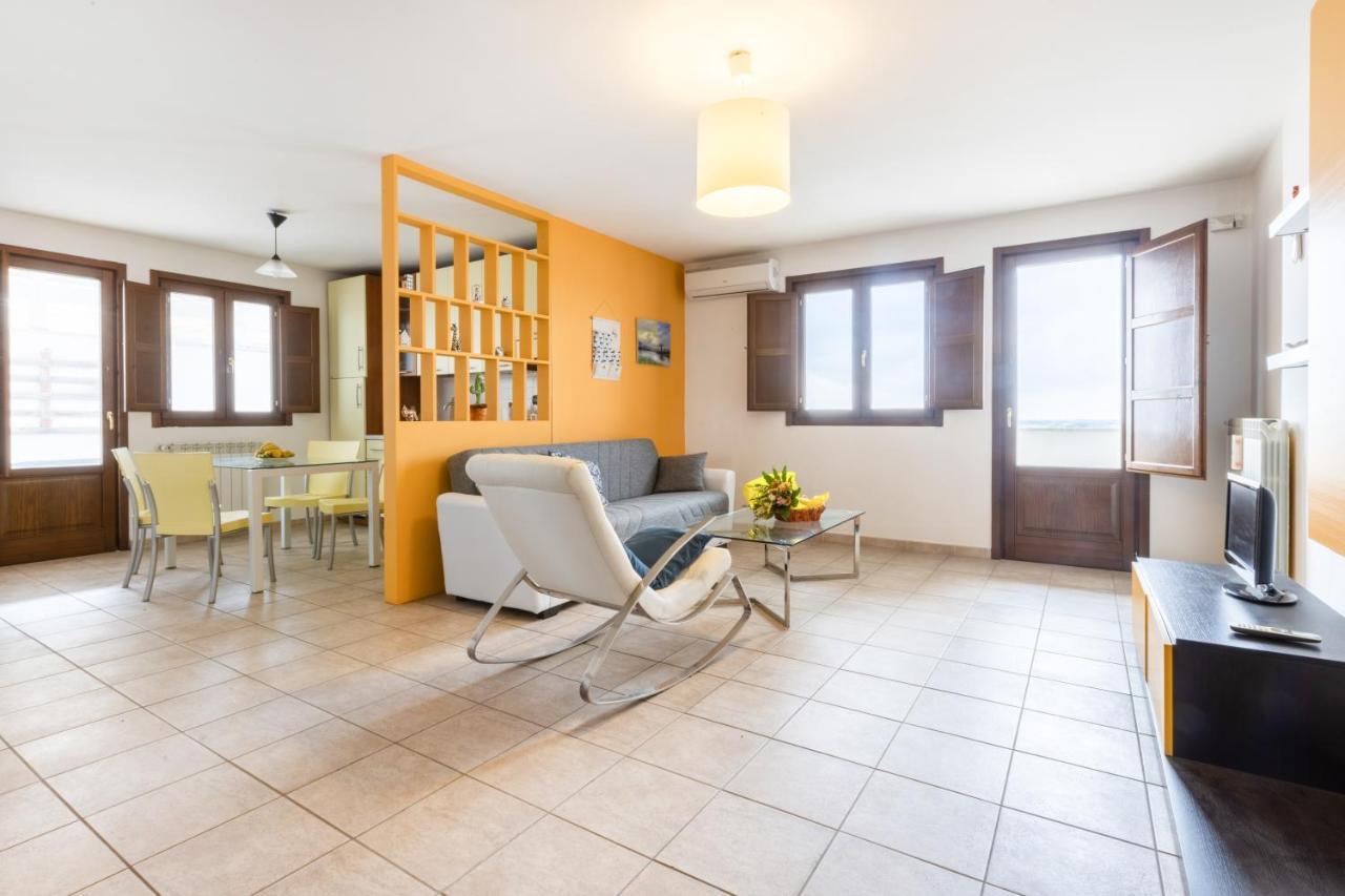 Апартаменты Lecce Colorful Flat With Terrace & Parking Экстерьер фото