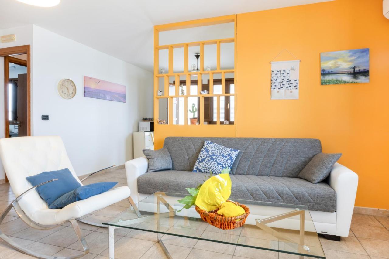 Апартаменты Lecce Colorful Flat With Terrace & Parking Экстерьер фото