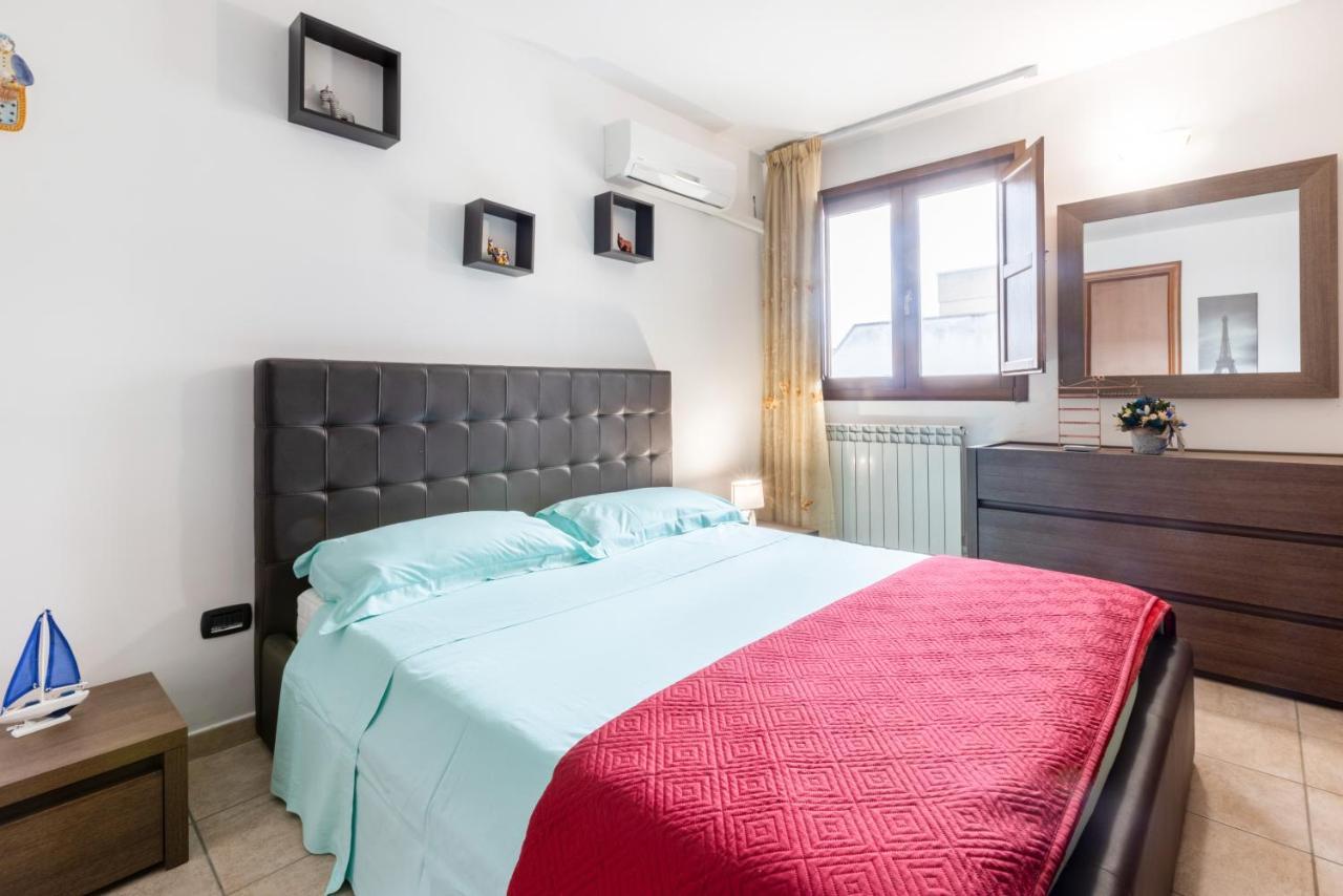 Апартаменты Lecce Colorful Flat With Terrace & Parking Экстерьер фото